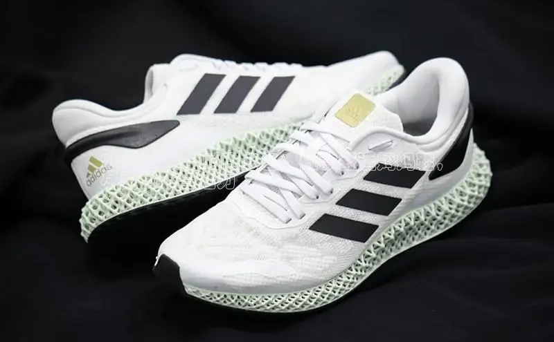 意昂3平台注册网页版中海达2024年女士时尚必备：爆款舒适妈妈鞋，
尽显优雅与活力