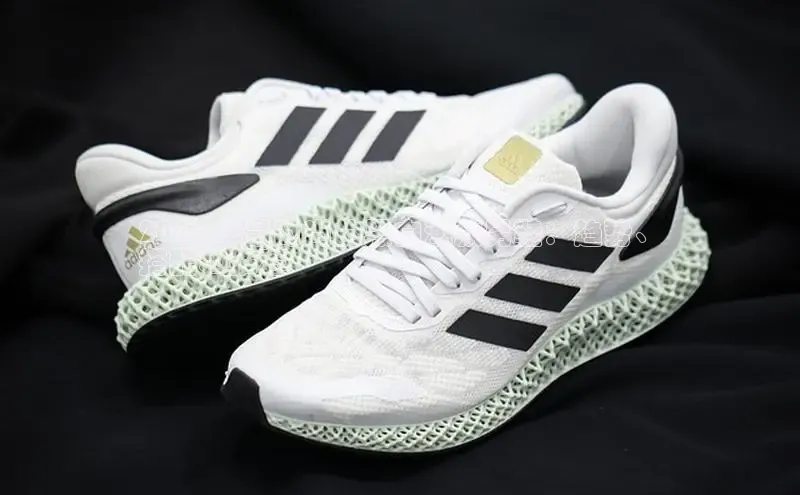 意昂3手机版官网汉得信息2024 年最时尚的黑白潮款男鞋：趋势、
搭配和推荐