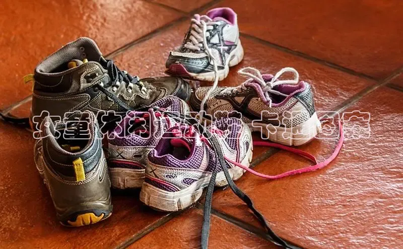 意昂3官网入口阿里尔公司女童休闲运动鞋 卡通图案