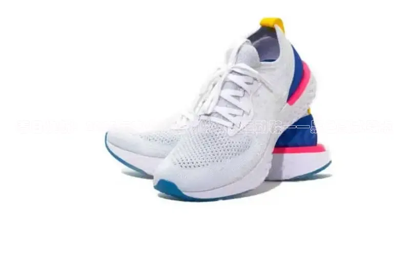 春日焕新：2025年度火爆登场的女性运动鞋——黑色款式亮点